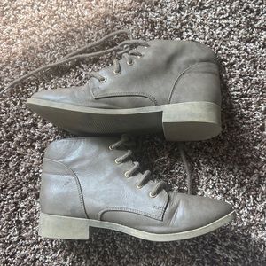 Women’s Size 9.5 bootie